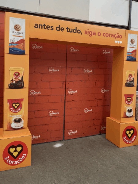 Pórtico em Paperboard para o Café 3 Corações