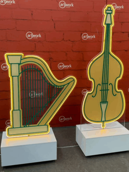 Totem em Acrílico e Neon Flex para a Filarmônica de MG