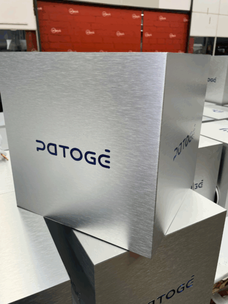 Cubo em ACM e Acrílico com Iluminação para a PATOGÊ