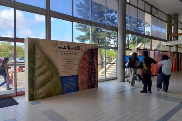 Painel em MDF branco com impressão UV